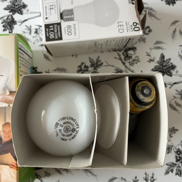 7 Lightbulbs - Picture 3 of 4